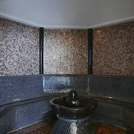 Alexandra Elegance Bridging Generations (adults Only) Potos