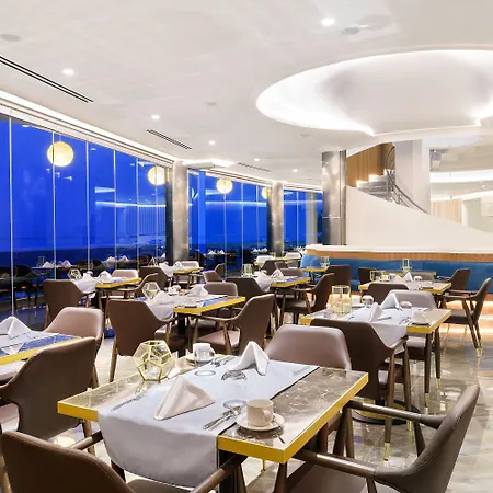 Alexandra Elegance Bridging Generations (adults Only) Potos