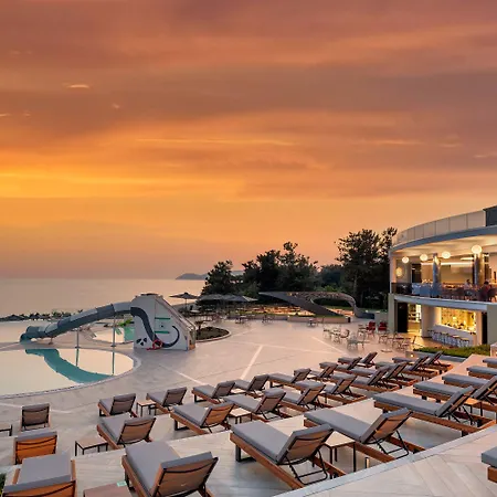 Alexandra Elegance Bridging Generations (adults Only) Potos